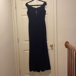 Gorgeous navy trumpet gown.